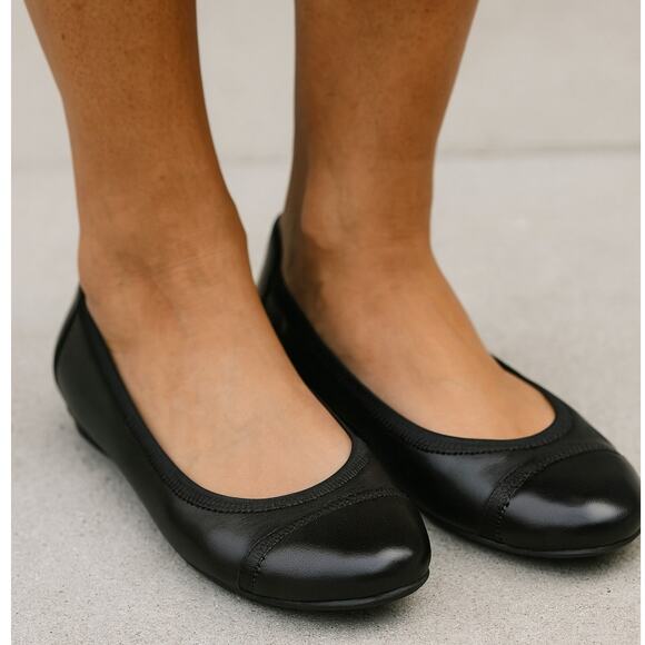Vionic SZ 8.5 Caroll Ballet Flat in Black Leather - Picture 1 of 8